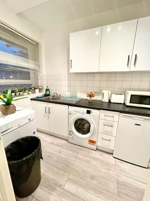 2 Bed Flat Near To Tower Bridge Apartment London