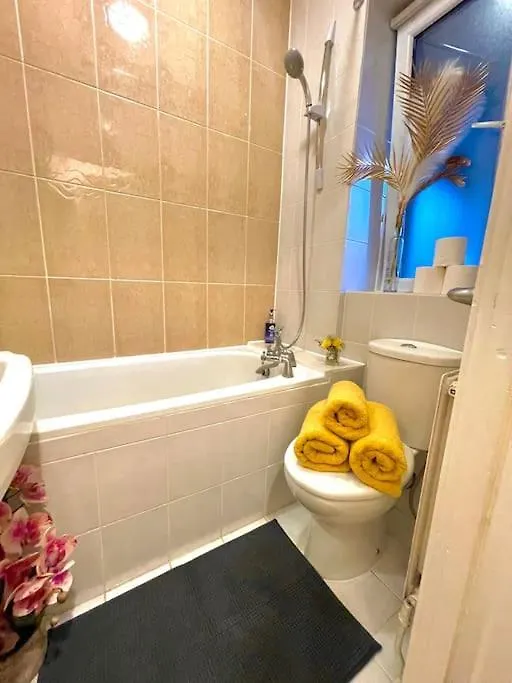 2 Bed Flat Near To Tower Bridge Apartment London